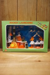 画像: ROCKET LAUNCHING